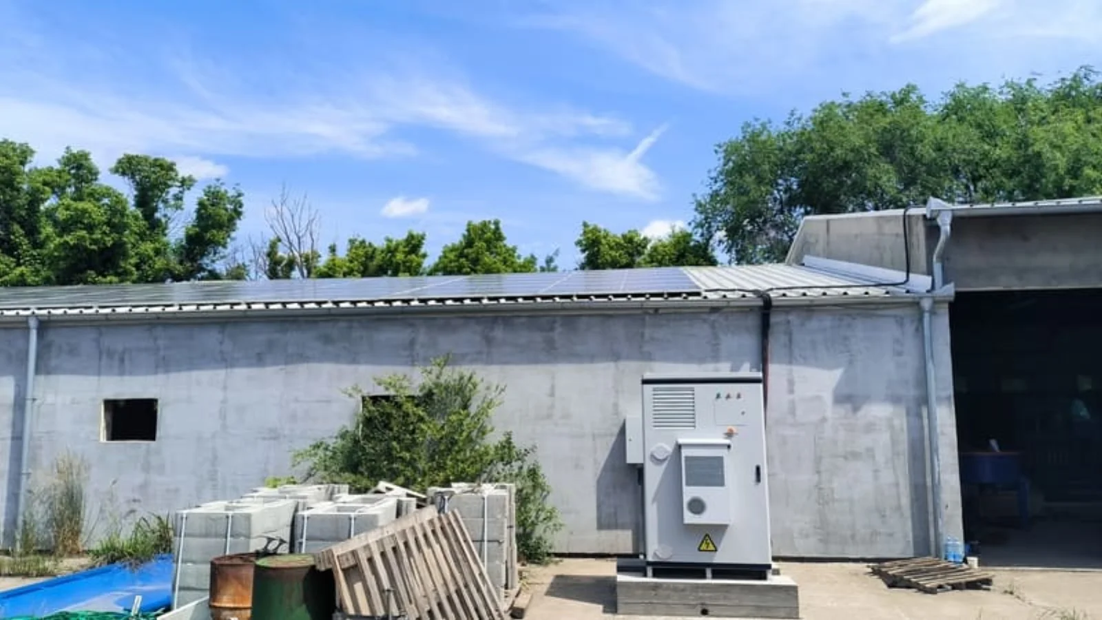 Instalacja PV na dachu i szafa HC129P na farmie agroturystycznej w Kuli